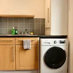 Charming 3 Bedroom Free Wifi & Parking *