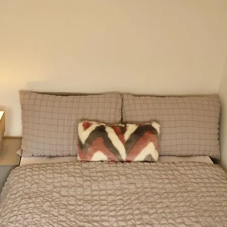 Charming 3 Bedroom Free Wifi & Parking شقة ليدز