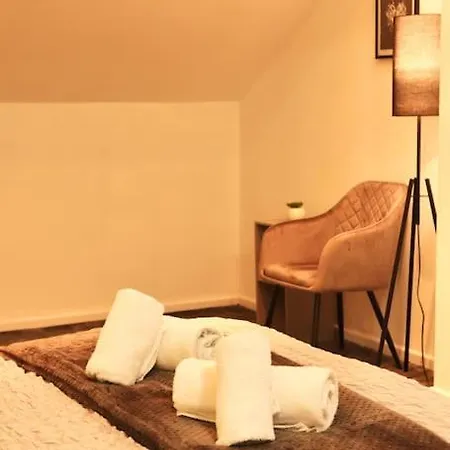 Charming 3 Bedroom Free Wifi & Parking Apartman *