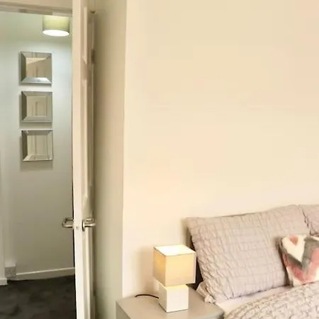 شقة Charming 3 Bedroom Free Wifi & Parking ليدز