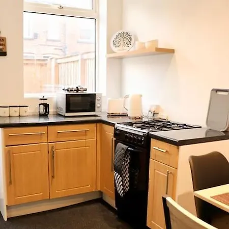 Charming 3 Bedroom Free Wifi & Parking