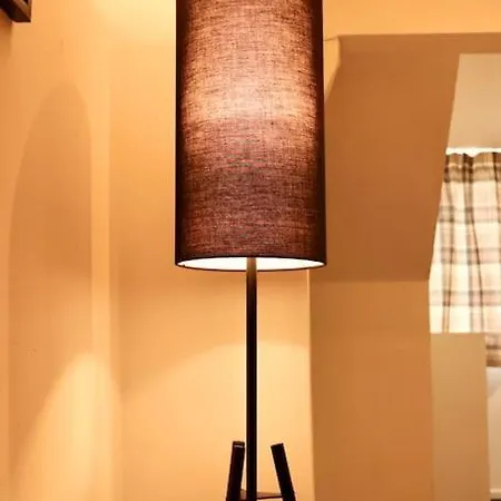 Charming 3 Bedroom Free Wifi & Parking * ليدز