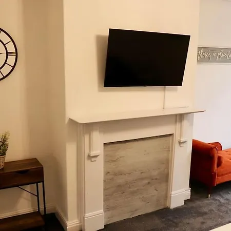 Charming 3 Bedroom Free Wifi & Parking *