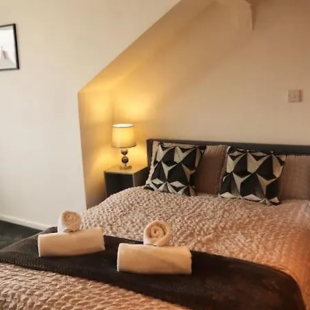 Charming 3 Bedroom Free Wifi & Parking Apartman Leeds