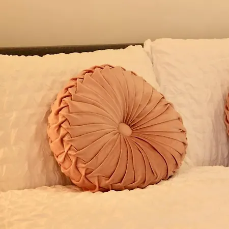 Charming 3 Bedroom Free Wifi & Parking 利兹