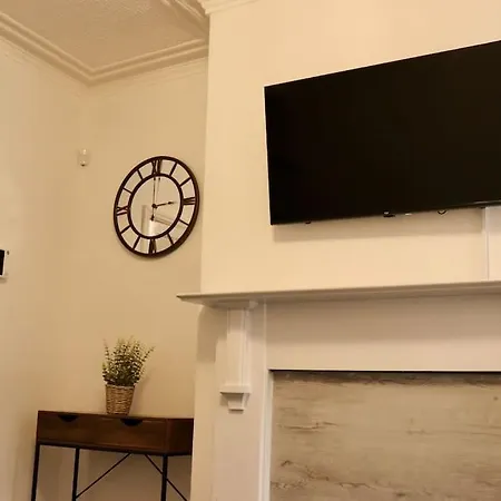 Apartment Charming 3 Bedroom Free Wifi & Parking