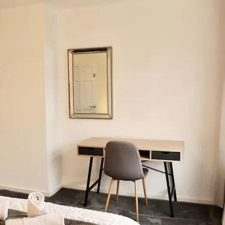 公寓 Charming 3 Bedroom Free Wifi & Parking 利兹