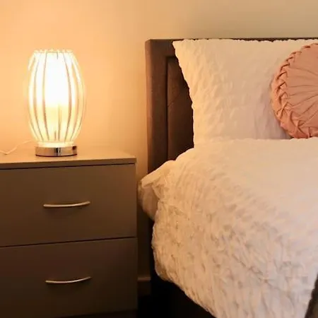 公寓 Charming 3 Bedroom Free Wifi & Parking 利兹