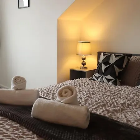 Charming 3 Bedroom Free Wifi & Parking Leeds (West Yorkshire)