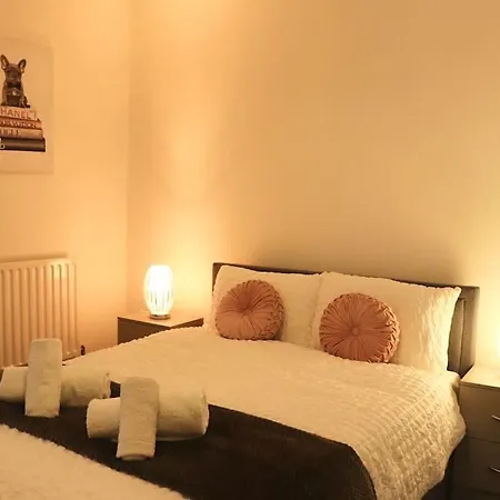 Charming 3 Bedroom Free Wifi & Parking Leeds (West Yorkshire)