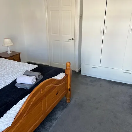 Charming 3 Bedroom Free Wifi & Parking Leeds (West Yorkshire)