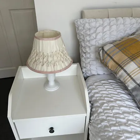 Charming 3 Bedroom Free Wifi & Parking * Leeds (West Yorkshire)