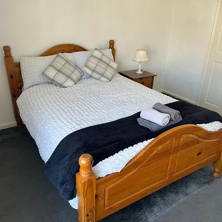 Charming 3 Bedroom Free Wifi & Parking * Leeds (West Yorkshire)