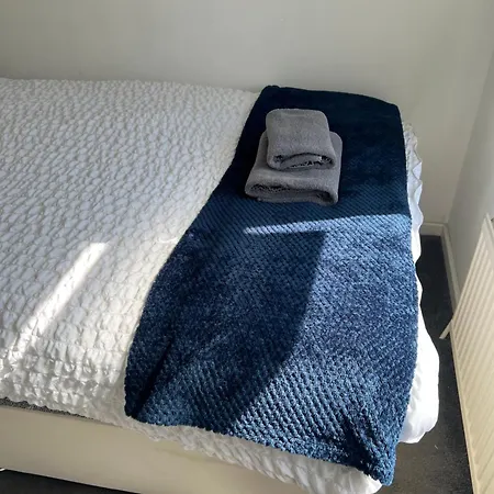 Charming 3 Bedroom Free Wifi & Parking Leeds (West Yorkshire)