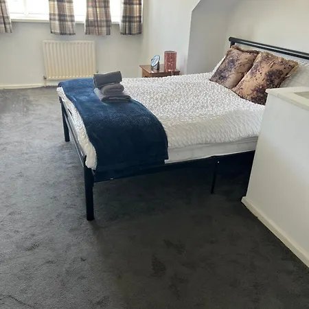 Apartment Charming 3 Bedroom Free Wifi & Parking