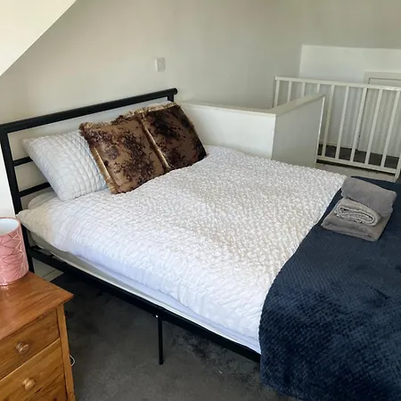 Charming 3 Bedroom Free Wifi & Parking *