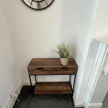 Apartment Charming 3 Bedroom Free Wifi & Parking