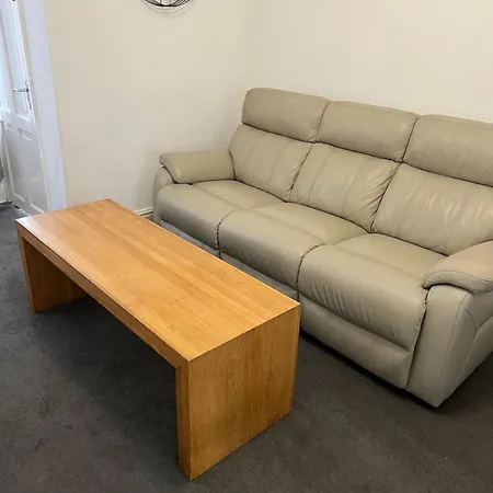 Charming 3 Bedroom Free Wifi & Parking Apartmán *