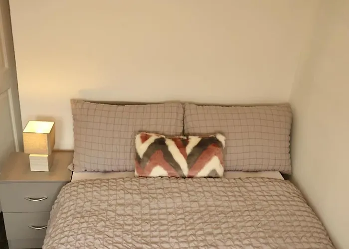 Charming 3 Bedroom Free Wifi & Parking 아파트 리즈