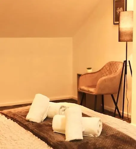 Charming 3 Bedroom Free Wifi & Parking 아파트 *