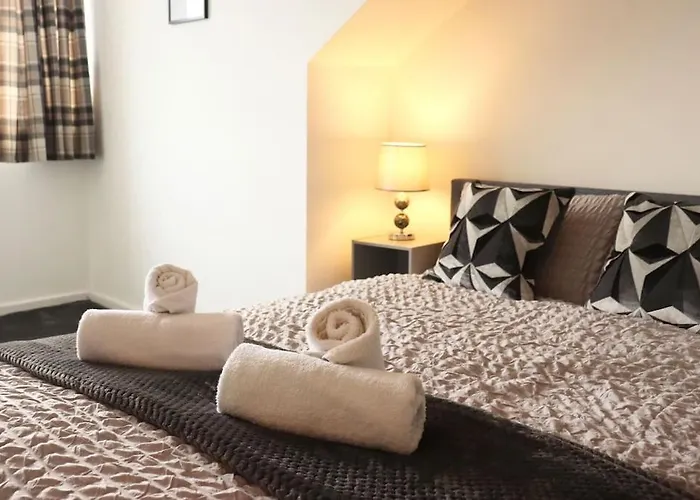 아파트 Charming 3 Bedroom Free Wifi & Parking *