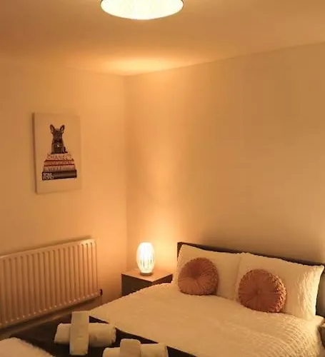 Charming 3 Bedroom Free Wifi & Parking Leeds (West Yorkshire)