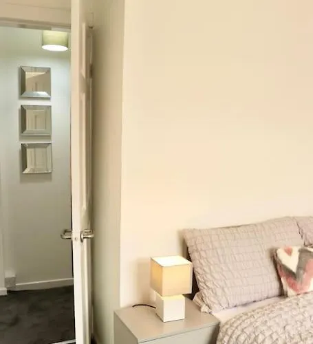 아파트 Charming 3 Bedroom Free Wifi & Parking 리즈