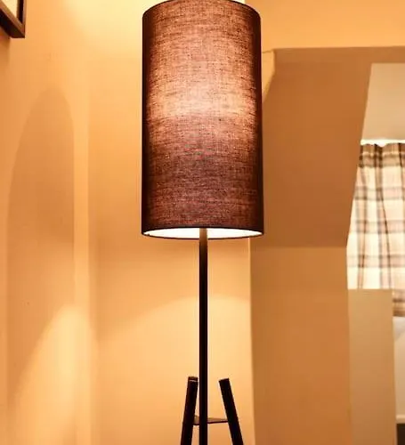 Charming 3 Bedroom Free Wifi & Parking * 리즈