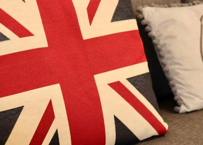 Charming 3 Bedroom Free Wifi & Parking *