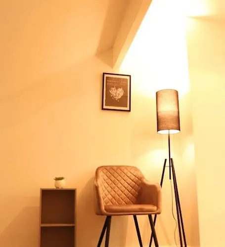 Charming 3 Bedroom Free Wifi & Parking Appartamento