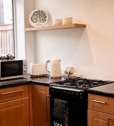 Charming 3 Bedroom Free Wifi & Parking Leeds (West Yorkshire)