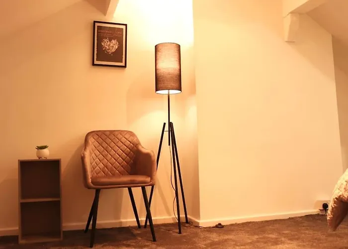 Charming 3 Bedroom Free Wifi & Parking * Leeds (West Yorkshire)