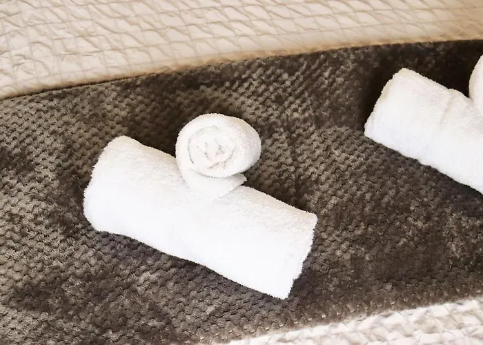 Charming 3 Bedroom Free Wifi & Parking *