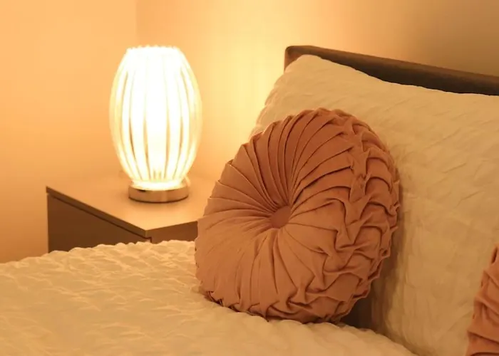 Charming 3 Bedroom Free Wifi & Parking 리즈