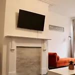 דירה Charming 3 Bedroom Free Wifi & Parking