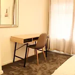 Charming 3 Bedroom Free Wifi & Parking *