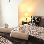 דירה Charming 3 Bedroom Free Wifi & Parking *