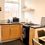 Charming 3 Bedroom Free Wifi & Parking