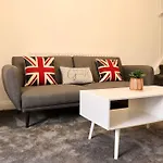 דירה Charming 3 Bedroom Free Wifi & Parking *