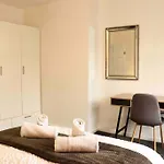 דירה Charming 3 Bedroom Free Wifi & Parking *