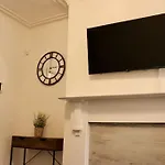 דירה Charming 3 Bedroom Free Wifi & Parking