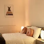 דירה Charming 3 Bedroom Free Wifi & Parking