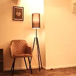 Charming 3 Bedroom Free Wifi & Parking * לידס