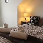 Charming 3 Bedroom Free Wifi & Parking לידס
