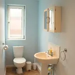 Charming 3 Bedroom Free Wifi & Parking *