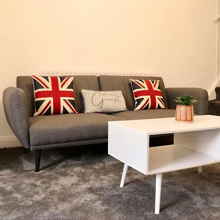 Apartman Charming 3 Bedroom Free Wifi & Parking *