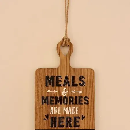 Charming 3 Bedroom Free Wifi & Parking