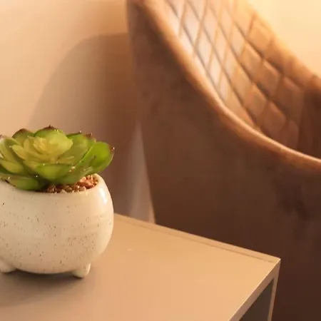 Charming 3 Bedroom Free Wifi & Parking *