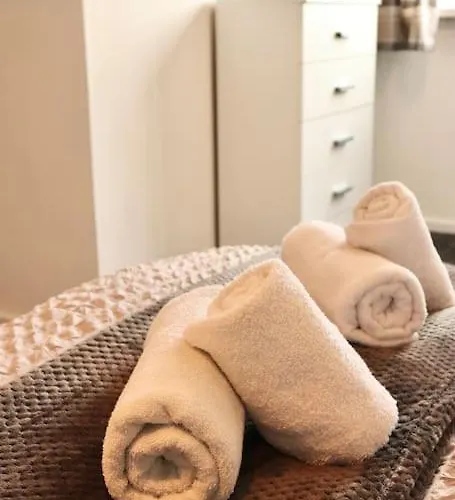 Lägenhet Charming 3 Bedroom Free Wifi & Parking