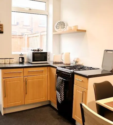 Charming 3 Bedroom Free Wifi & Parking